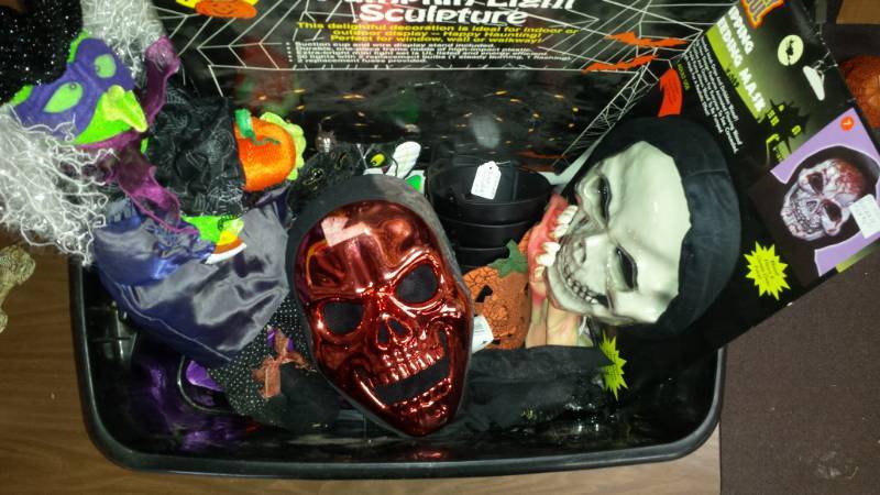 lot 4423 image: Huge Lot of Halloween Fun