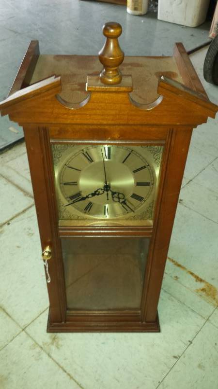 lot 4435 image: Electric Clock