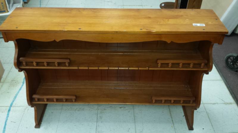 lot 4444 image: Knick Knack Shelf
