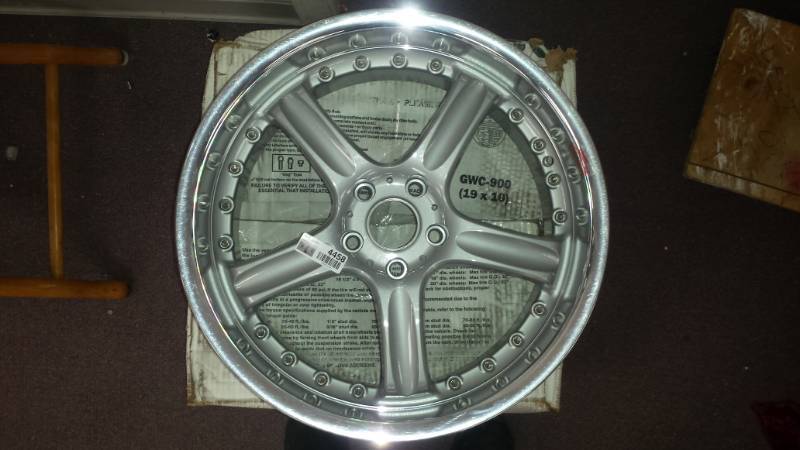 lot 4458 image: 19x8.5 Jaguar Silver Rim