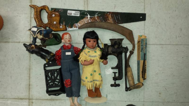 lot 4498 image: Lot of Random Items