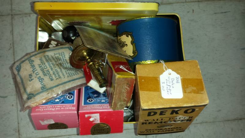 lot 4502 image: Miscellaneous Metal Box of Vintage Items