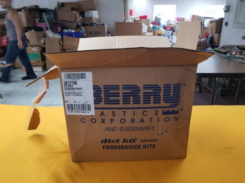 lot 4535 image: Case of Diet Kits Cutlery Kits - 8pc by Berry