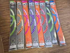 lot 7083 image: 8 Packs of Two Glow Sticks