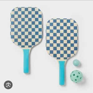 lot 7098 image: Sun Squad Hydro Toy Pickleball Set, No Balls.