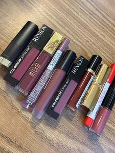 lot 7115 image: 10 pieces of lip products