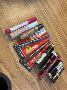 lot 7119 image: 10 piece make up lot