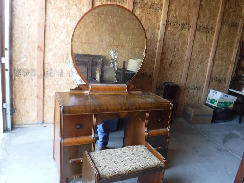 Waterfall Dresser With Mirror Estore Estate Auction Furniture