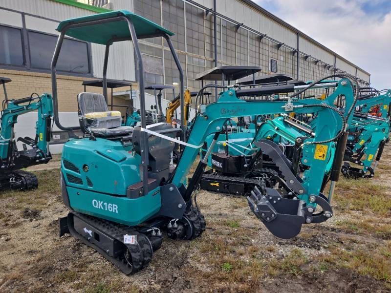 lot 10003 image: New CFG QK16R Mini Excavator  15HP Rato Engine, Hydraulic Thumb, EPA Certified