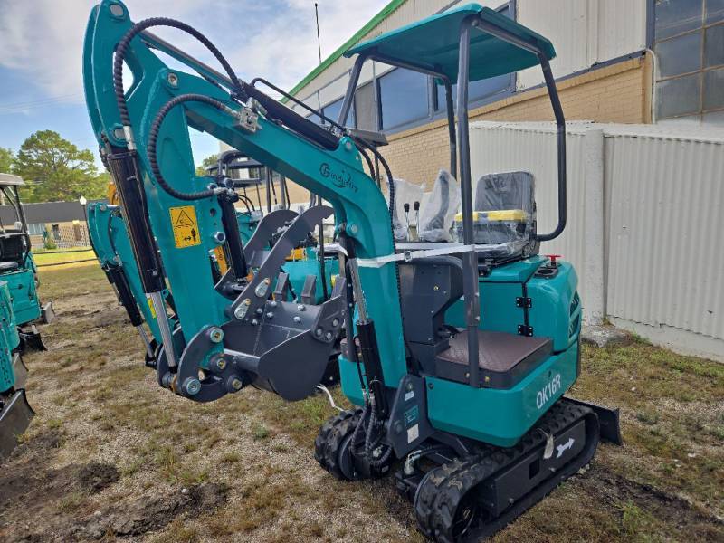 lot 10029 image: New CFG QK16R Mini Excavator  15HP Rato Engine, Hydraulic Thumb, EPA Certified