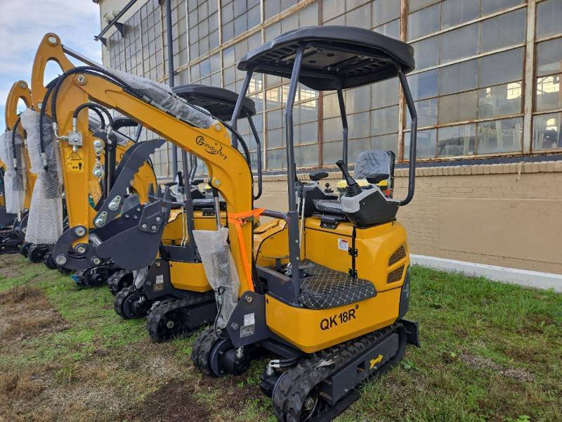 lot 10031 image: New 2025 CFG QK18R Mini Excavator  Rato 13.5HP Engine, CE Certified