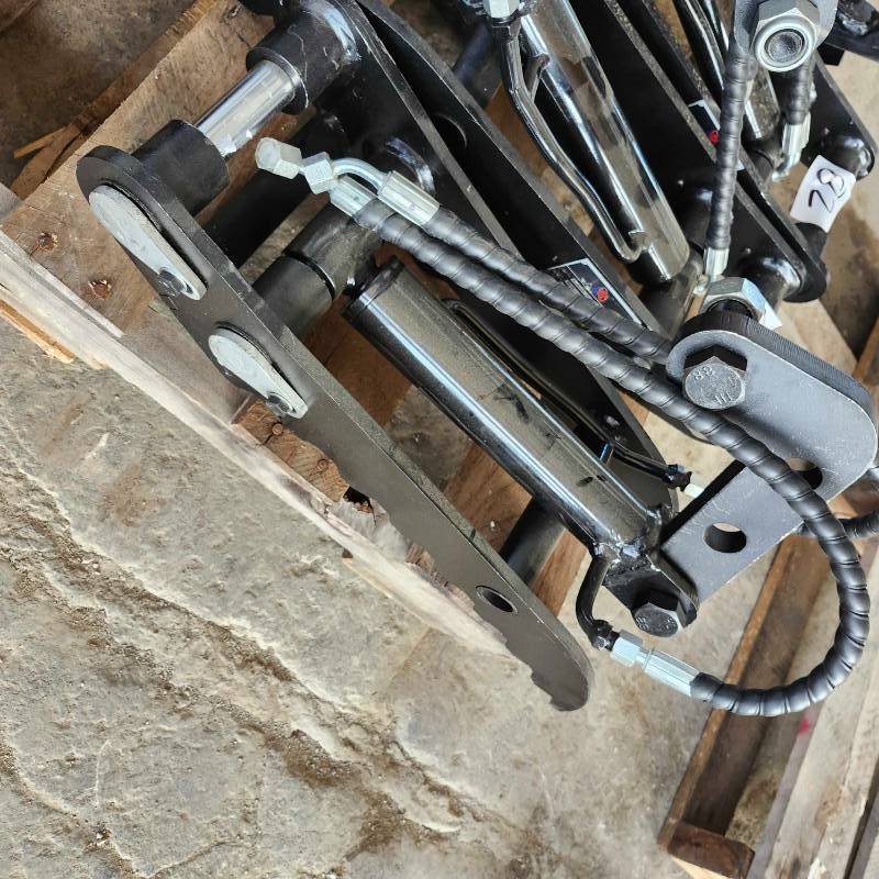 lot 80 image: Unused Hydraulic Thumb Clamp TRFAS 13kg 150x300x250mm&nbsp