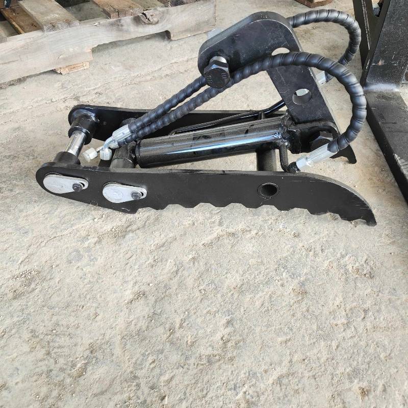 lot 82 image: Unused Hydraulic Thumb Clamp Fits 1-3 Ton Excavator&nbsp
