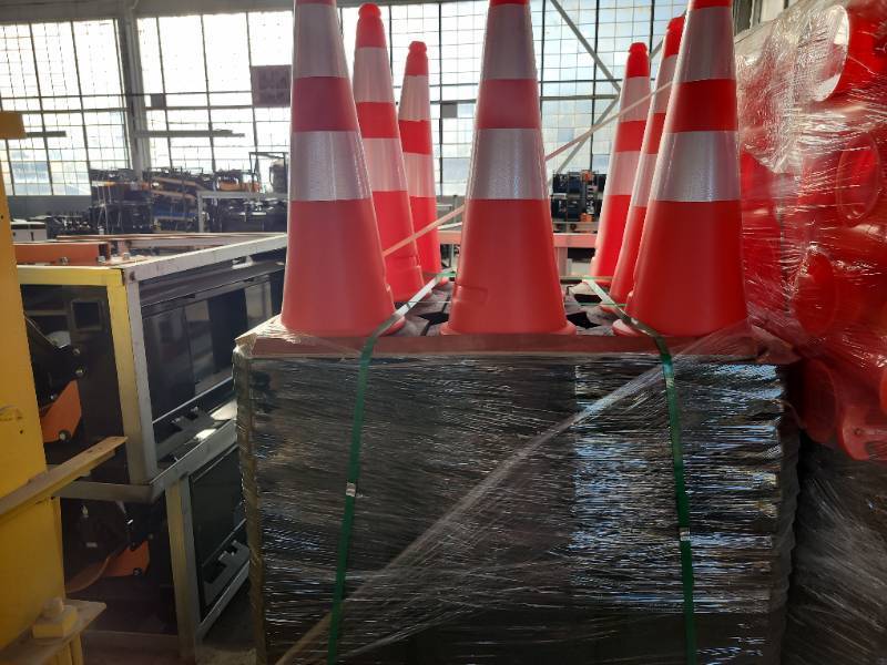 lot 2768 image: Unused Landhero Road Cones