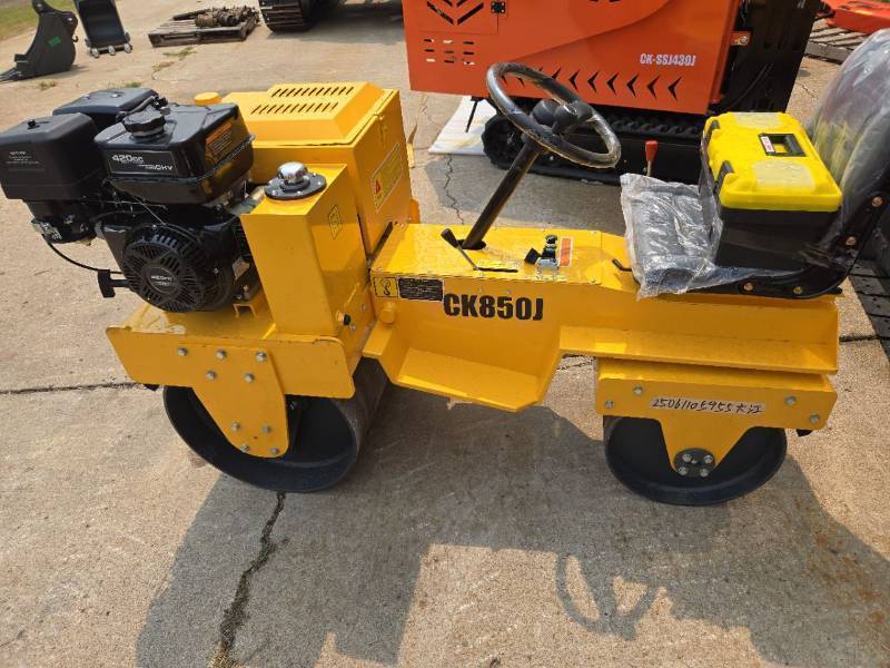 lot 7510 image: Unused Vibratory Road Roller  Model 850