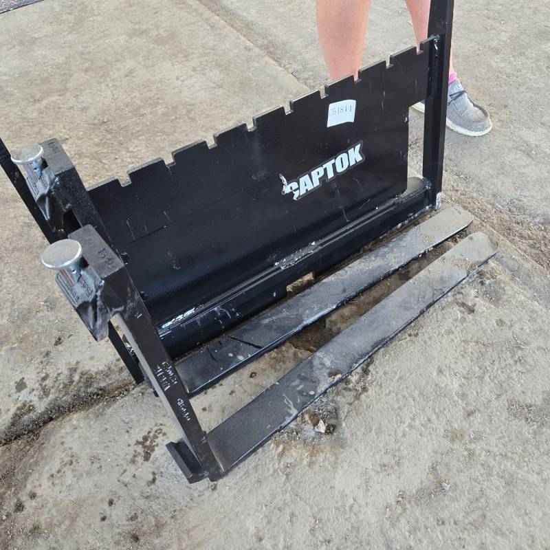 lot 7031 image: Unused MINI Skid Steer Pallet Fork Frame Attachment