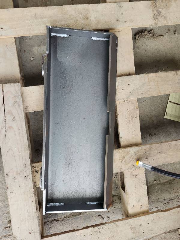 lot 7153C image: Unused MINI Skid Steer Mounting Plate  Universal Mini Attachment Adapter