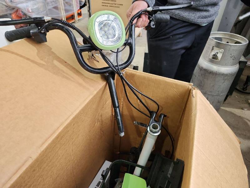 lot 7435 image: Electric Scooter  New in Box  CK-E48