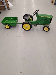 lot 301 image: John Deere 8520 Pedal Tractor with Trailer