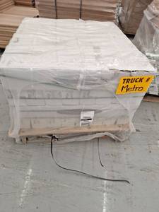 lot 31313 image: Pallet Of Miscellaneous Tile