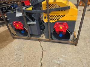 lot 7509A image: Unused Vibratory Road Roller  Model 1000
