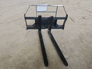 lot 8092 image: Landhonor Mini Skid Steer Pallet Fork and Frame  MPF-11-2000G