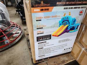 lot 8267 image: Landhonor Monster Inflatable Bounce House  LHR-20192