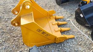 lot 7922 image: Unused CAT 7-9ton Bucket