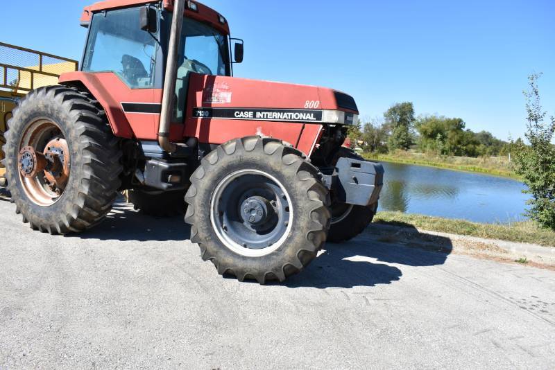 lot 1241 image: Case International 7130 Magnum Tractor 4WD
