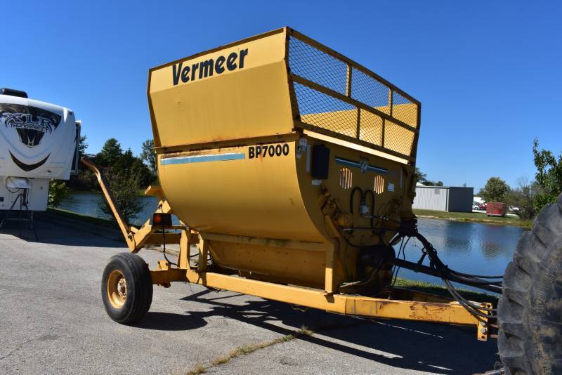 lot 1242 image: Vermeer BP7000 Bale Processor