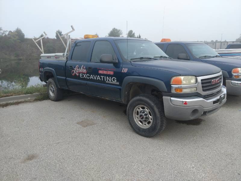 lot 1235 image: 2003 GMC 2500HD Truck 4WD
