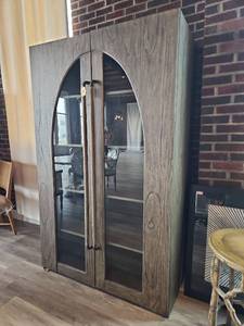 lot 524 image: Riley Glass Door Display Cabinet