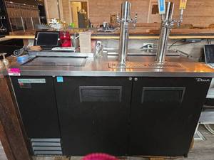 lot 527 image: True Commercial Beer Keg CoolerDispenser Unit  Model TDD-2CT-HC