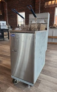 lot 17794 image: Pitco 40D Commercial Deep Fryer