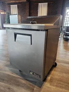 lot 17796 image: True Commercial Undercounter Refrigerator  Model TSSU-27-08