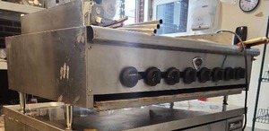 lot 17802 image: Wells 48in 8 Burner Char Broil Grill and Accessories