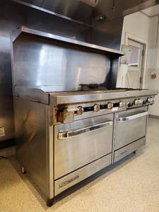 lot 17803 image: Southbend Commercial Gas Range with Double Ovens