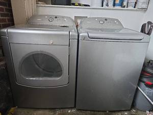 lot 18432 image: Whirlpool Cabrio Washer and Dryer Set