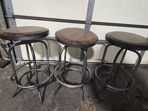 lot 18437 image: 25 Metal Bar Stools With Wooden Top - Set of 3
