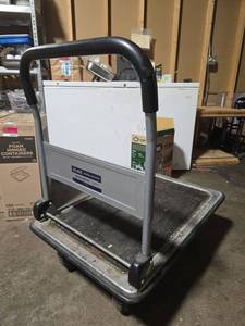 lot 18449 image: 600lb Capacity ULINE Cart