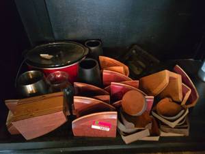 lot 18457 image: Assortment Of Restaurant Items W Napkin Holders,  Coasters and More