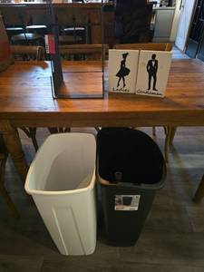 lot 18462 image: Restroom Sign Set W Display Stand