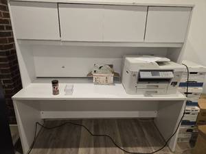 lot 18466 image: 6ft Modern White Office Desk with Hutch