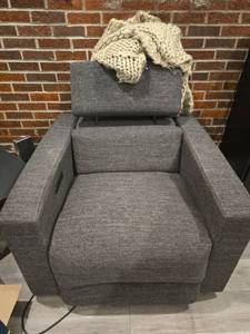 lot 18467 image: Modern Power Recliner with USB Port and Blanket