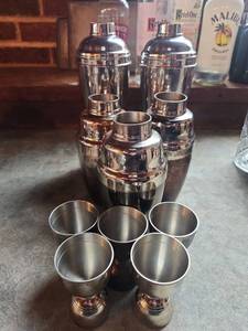lot 18479 image: Professional Cocktail Shaker Set with Jiggers
