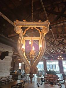 lot 19045 image: Ornate Lyre-Shaped Wooden Chandelier