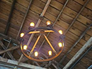 lot 19048 image: Industrial Wagon Wheel Chandelier with Rope Accents
