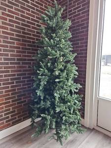 lot 19056 image: 8ft Pre-lit Artificial Christmas Tree
