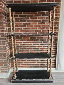 lot 19057 image: 4-Tier Wooden Spindle Display Shelf