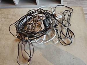 lot 19062 image: Mixed Power Cable and Extension Cord Lot